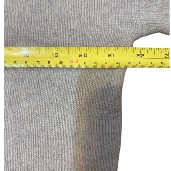 Cashmere sweater. Lord & Taylor. - Picture 8 of 16